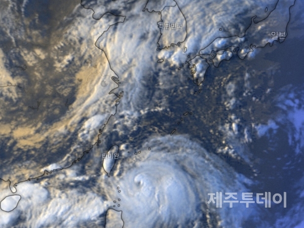 3일 오후 6시 현재 제13호 태풍 '링링'이 대만 남동쪽 해상을 지나고 북상하고 있다. (사진=Windy.com 홈페이지)