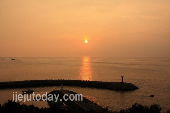 도두봉에서 바라보는 노을.