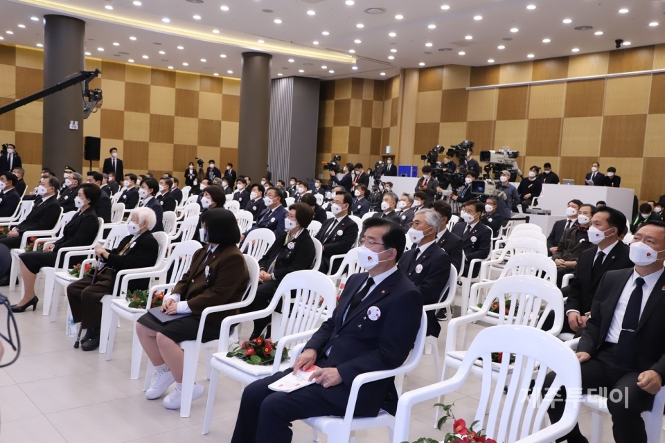 3일 오전 제주4·3평화공원 내 제주4·3평화교육센터 1층 다목적홀에서 제73주년 제주4·3 희생자 추념식이 열리고 있다. (사진=공동취재단)