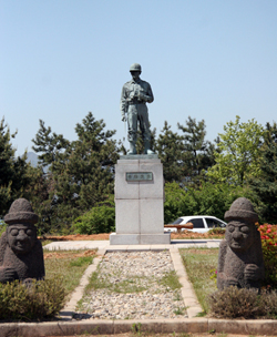 남해군민공원 내에 있는 박진경 대령 동상. (사진=제주투데이DB)