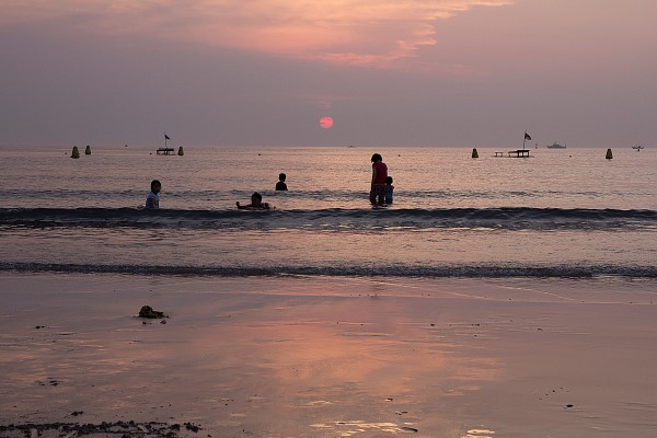 노을이 지고 있는 제주 이호테우해변(사진=두잉스톡)