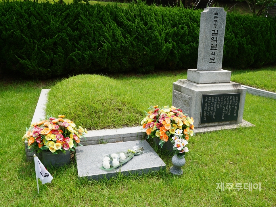 지난 12일 오전 제주4·3 도외 유적지 조사단이 서울국립현충원을 찾았다. 김익렬 장군의 묘소. (사진=조수진 기자)