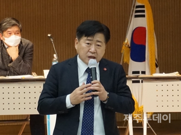 5일 오후 제주4·3평화교육센터에서 법안 설명 및 의견수렴을 위한 ‘4·3특별법 일부개정법률안’ 공청회가 개최됐다. 사진은 오영훈 의원. (사진=조수진 기자)