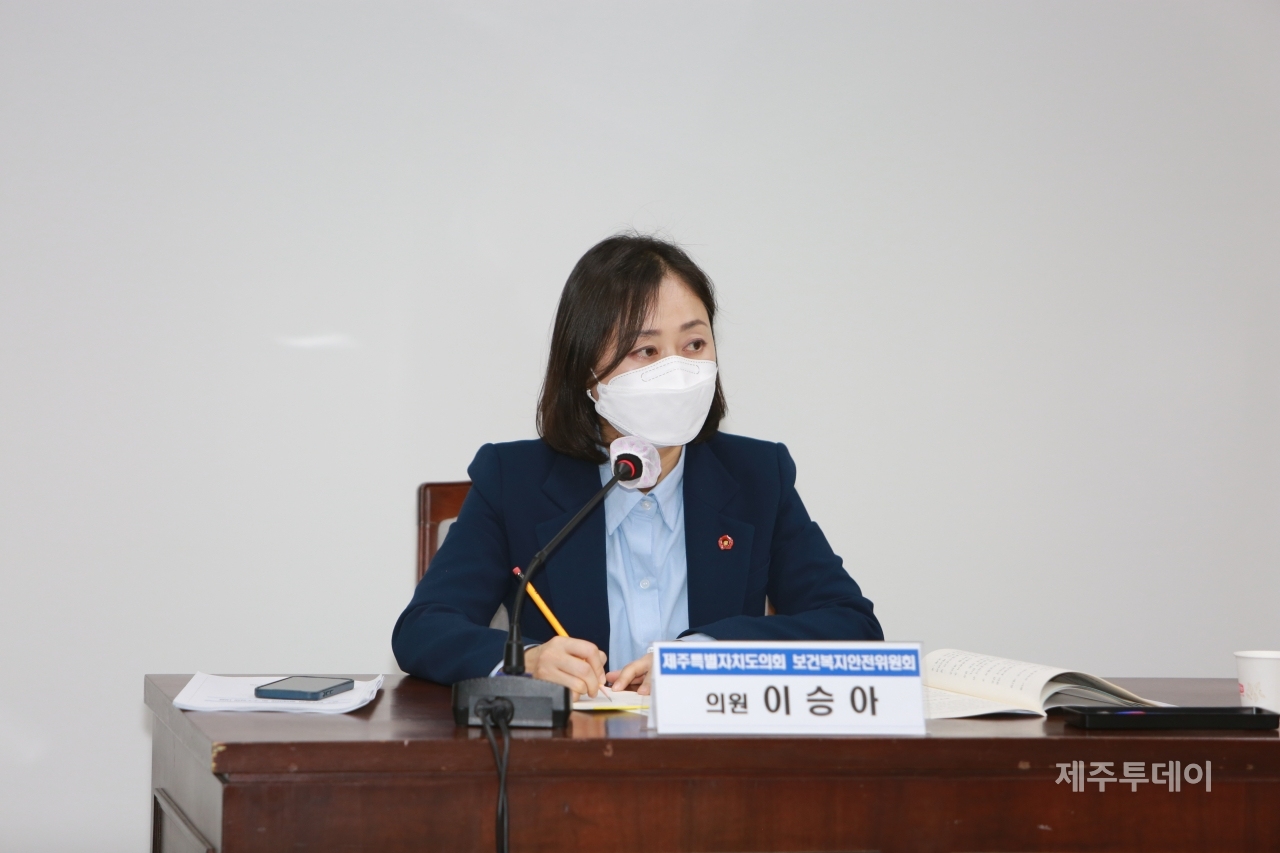 탄소중립 기본 조례안을 준비중인 이승아 의원 (사진=박소희 기자)