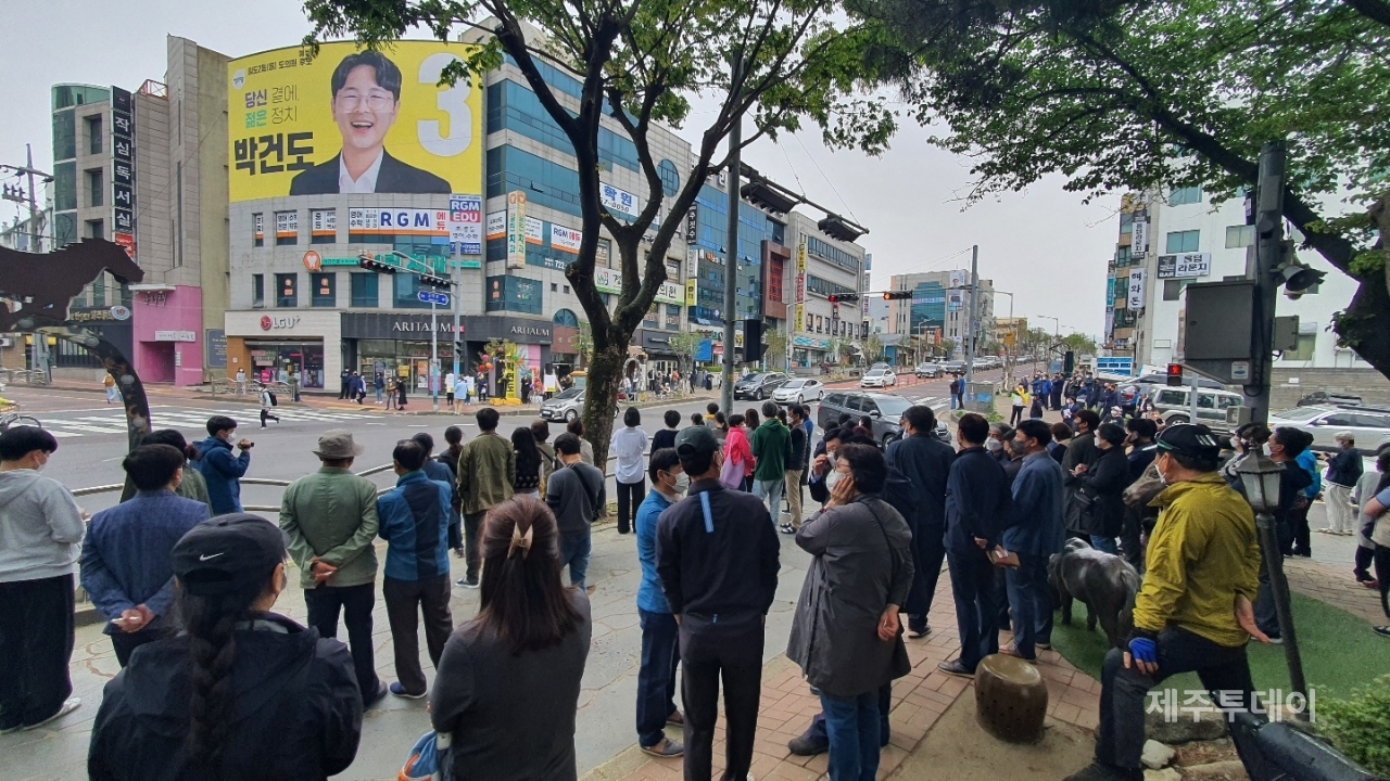 일도2동에 출마하는 정의당 박건도 예비후보가 23일 선거사무소 개소식을 가졌다. (사진=이기루니)
