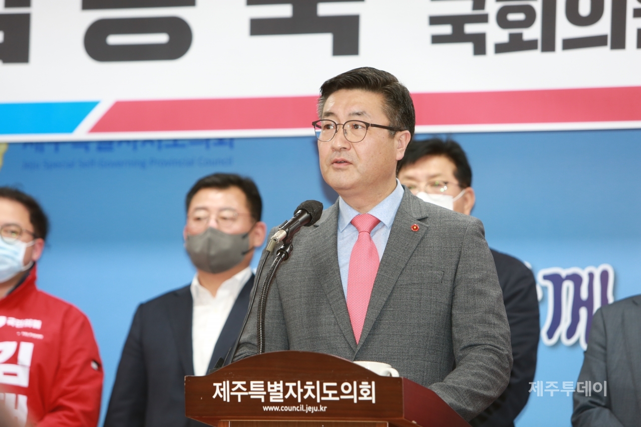 제주시을 국회의원 보궐선거에 출마하는 김승욱 국민의힘 제주시을 당협위원장. (사진=박소희 기자)