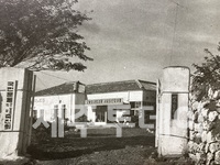 1952년 박진경 추도비가 처음  세워진 제주방송국. 이후 1953년 사라봉 충혼묘지, 1985년 아흔아홉골총혼묘지, 2022년 제주공설묘지입구로 옮겨졌다.(사진= 제주100년)