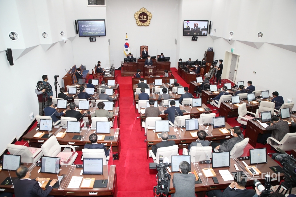 15일 제주도의회 본회의장에서 제400회 임시회 1차 본회의가 열리고 있다. (사진=제주도의회 제공)