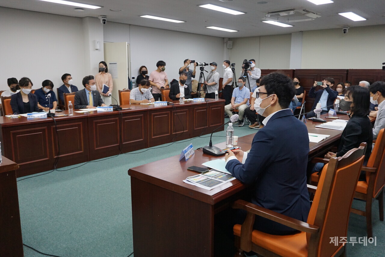 23일 제주도의회 소회실에서 베이비박스 설치 및 지원 조례 제정을 위한 공청회가 열렸다. (사진=박소희 기자)