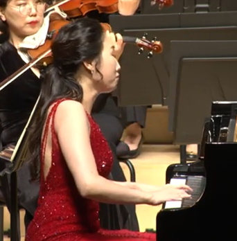 피아니스트 양성원 연주 모습