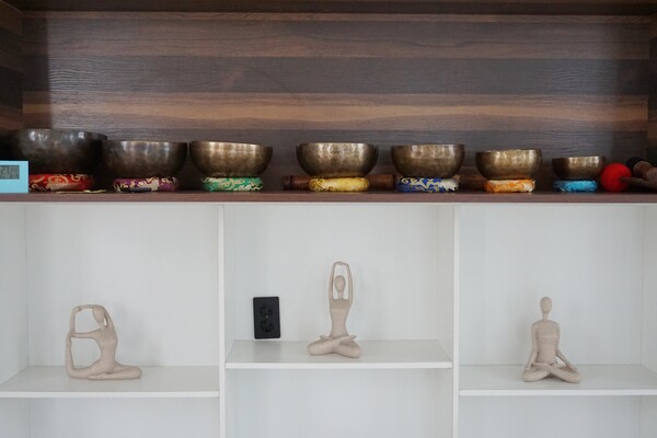 '숨쉬는 오늘 그림책방' 책방지기가 운영하는 요가원. 그는 요가와 독서를 겸할 수 있는 방법도 구상 중이다.  (사진=요행)