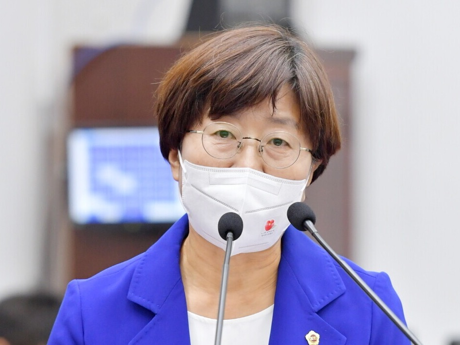 2022년 9월 21일 고의숙 교육의원이 제주도의회 제409회 1차 정례회 4차 본회의에서 열린 도정질문에서 질의하고 있다. (사진=제주도의회 제공)