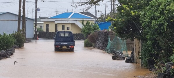 지난 9월 4일 제11호 태풍 힌남노의 영향으로 제주에 폭우가 쏟아져 서귀포시 대정읍 일대가 침수됐다. 사진은 기사와 직접적 관련 없음. (사진=제주소방안전본부)