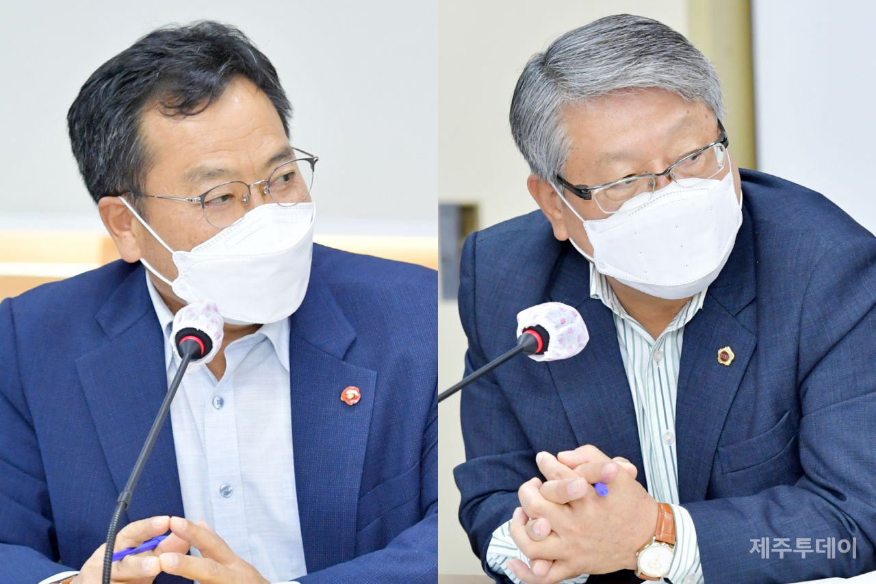 송창권 의원(왼쪽)과 김창식 교육의원. (사진=제주도의회)