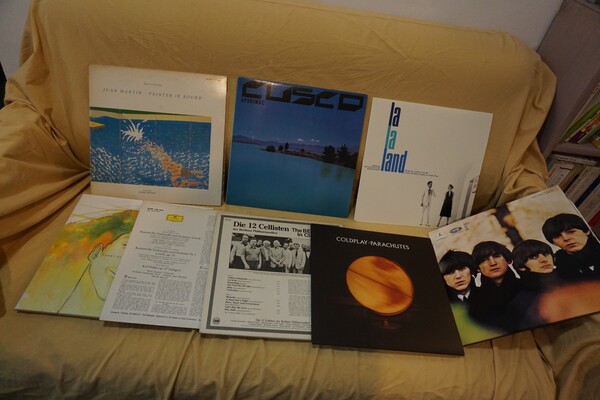 제주시 노형동에 위치한 '움트는책방'에서는 LP음악을 들을 수 있다. (사진=요행)