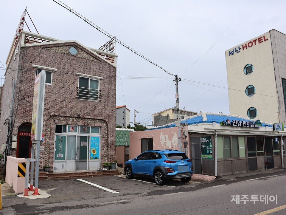 서귀포 성산리 236번지 일대. 현호경 집안이 운영하던 통조림공장 옛 터. 뒤편에 현호경 집터가 남아있다. (사진=조수진 기자)