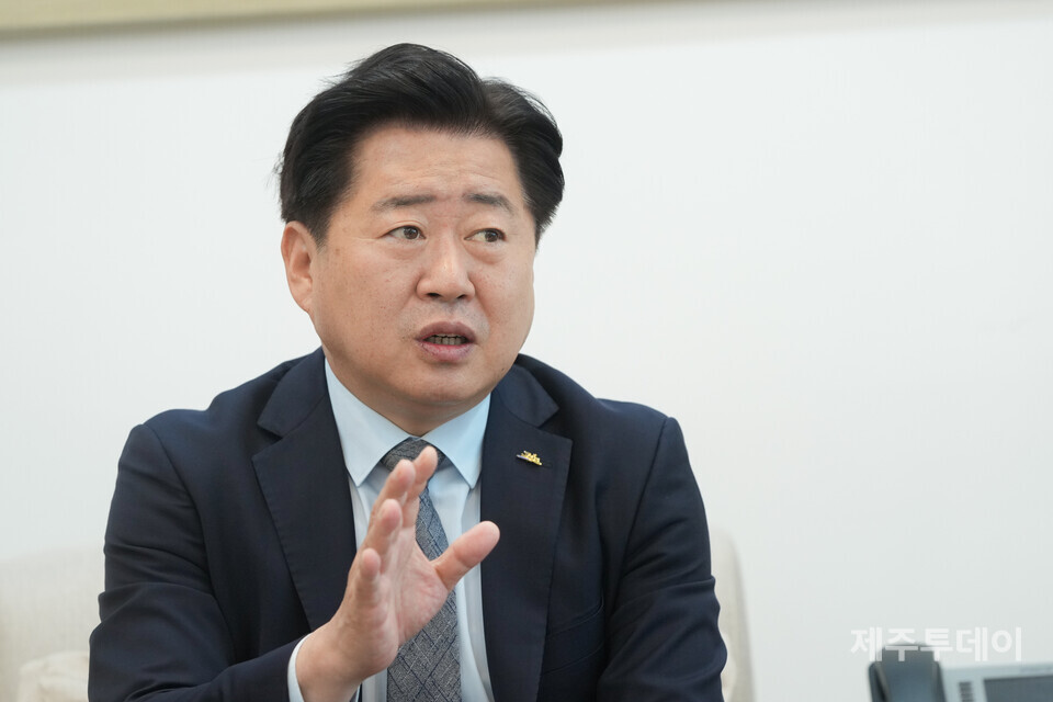 오영훈 제주도지사가 1일 제주도인터넷신문기자협회와 공동 신년대담을 진행하고 있다. (사진=제주도인터넷신문기자협회)