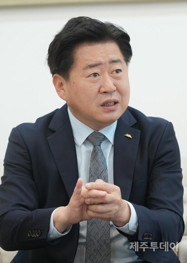 오영훈 제주도지사가 1일 제주도인터넷신문기자협회와 공동 신년대담을 진행하고 있다. (사진=제주도인터넷신문기자협회)