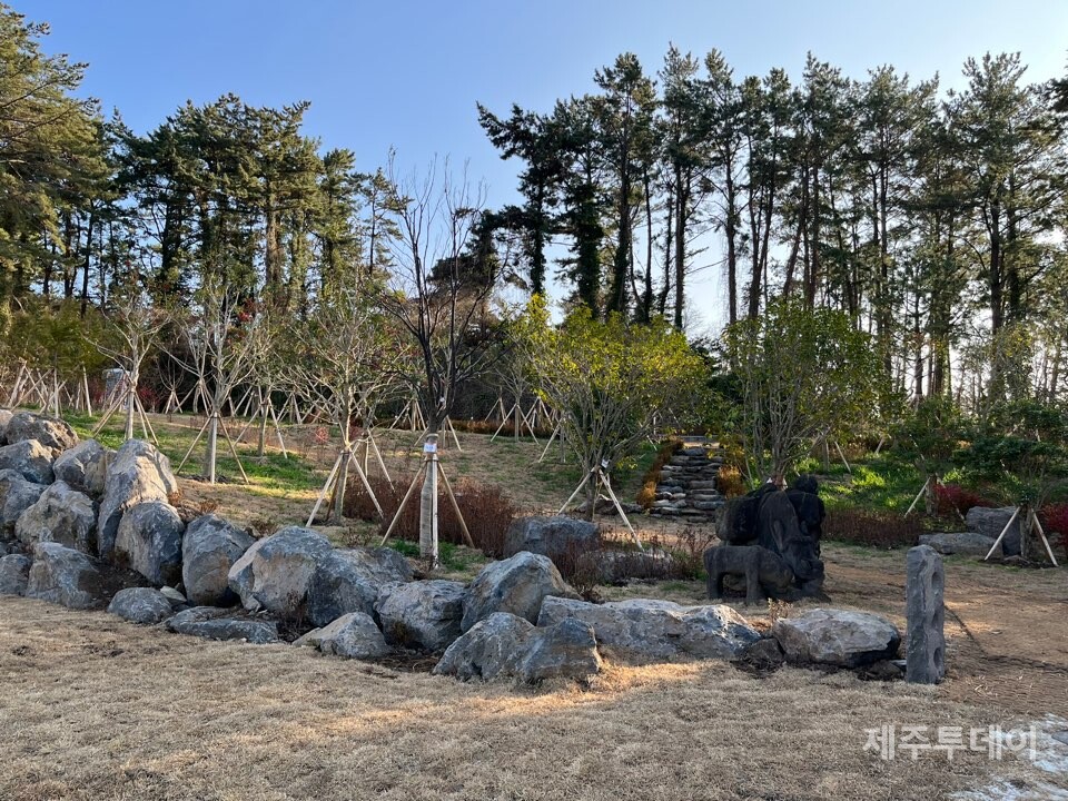 제주시 노형동 제주경찰청 내 조성된 추모공원 '시민과 함께 하는 열린 공원'. (사진=조수진 기자)