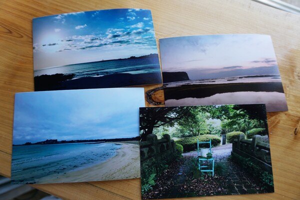 서귀포시 성산읍 신산리 소재 무인책방 '시간이 머무는 책방' 내 비치된 우편엽서. (사진=요행)