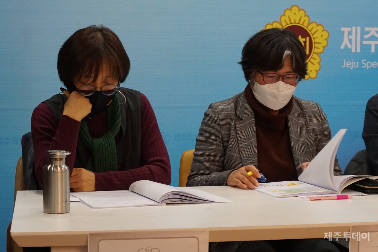 제주녹색당 김순애 공동운영위원장과 백신옥 변호사 (사진=박소희 기자)