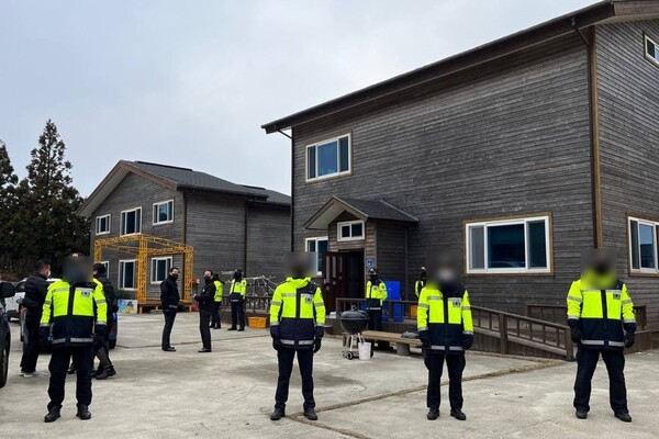 국가정보원과 경찰은 이날 오전 10시께부터 세월호 제주기억관 운영위원장 A씨의 자택인 제주시 봉개동 소재 제주평화쉼터에서 압수수색을 진행했다. (사진=독자 제공)