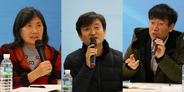 '난징대학살을 기억하는 사람들'은 27일 오후 3시 제주도의회 도민카페에서 평화대공원 조성사업을 추진하는 방향에 대해 이야기를 나누는 토론회를 개최한 가운데, 최성희 비무장평화의섬제주를만드는사람들 활동가와 정영신 가톨릭대 사회학과 교수, 김재훈 제주투데이 기자가 토론하고 있다. (사진=박소희 기자)
