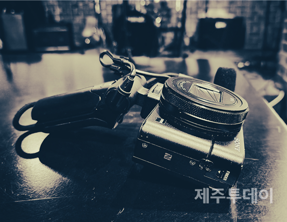 간만에 들고 나온 똑딱이 카메라. (사진=락하두)