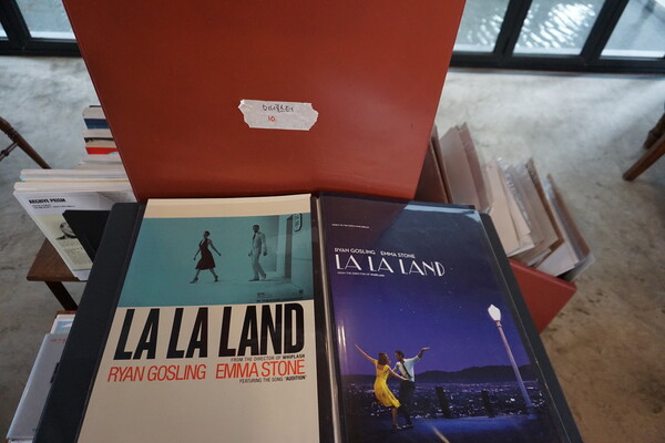 서귀포시 보목리 소재 책방 백주산보에서는 영화 포스터도 판매한다. (사진=요행)