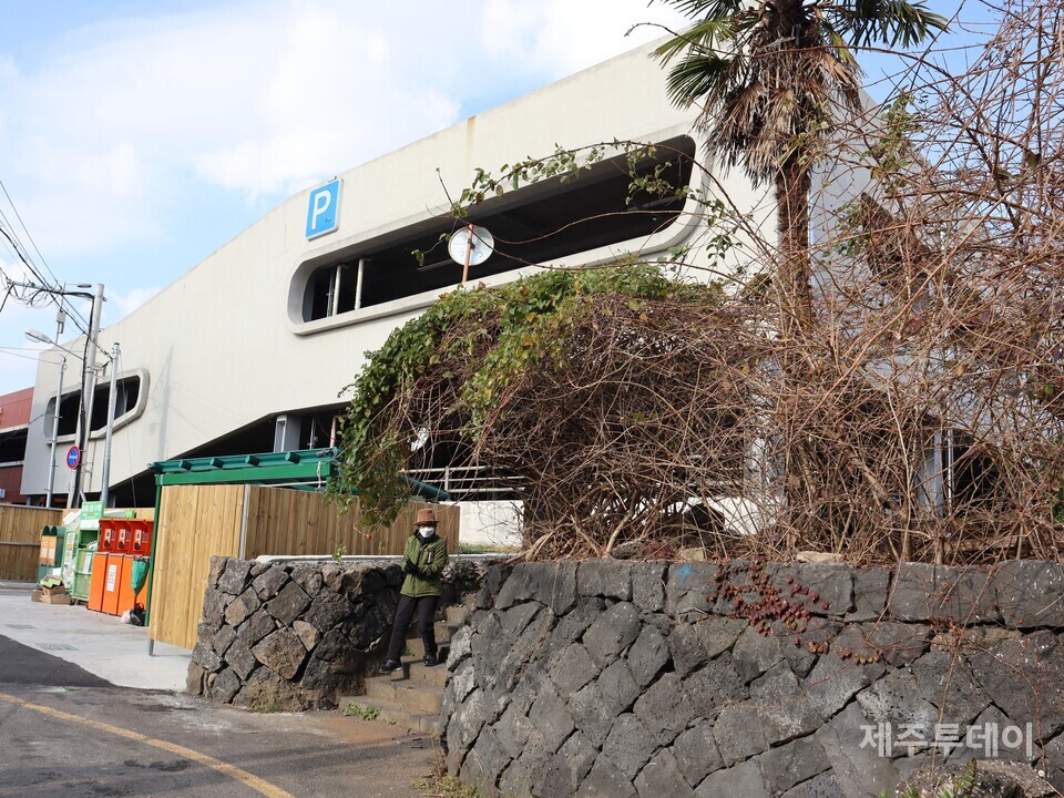표선지서가 있던 곳에 공영주차장이 들어섰다. (사진=조수진 기자)