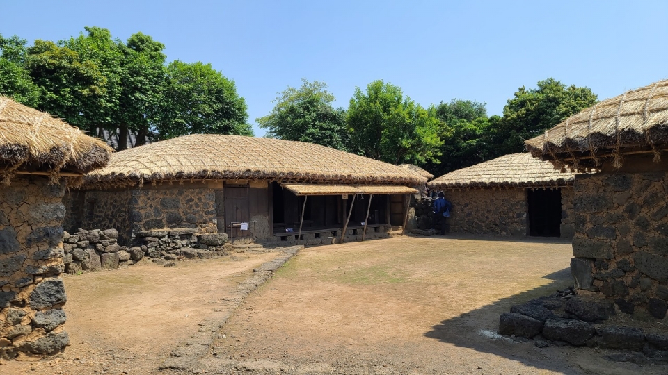 제주 서귀포시 표선면 성읍리 872번지에 위치한 조몽구 생가. 국가민속문화재 제68호로 지정됐다. (사진=고은희의 '길에서 만난 들꽃이야기')