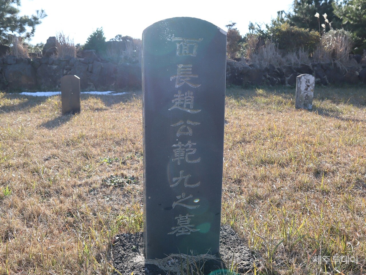 표선면 건국준비위원장과 표선면장을 지낸 조범구의 묘비. 조몽구의 형이다. (사진=조수진 기자)