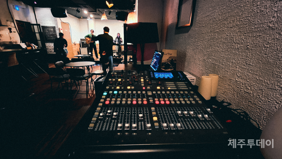 일찍 도착한 공연장 모습. (사진=락하두)