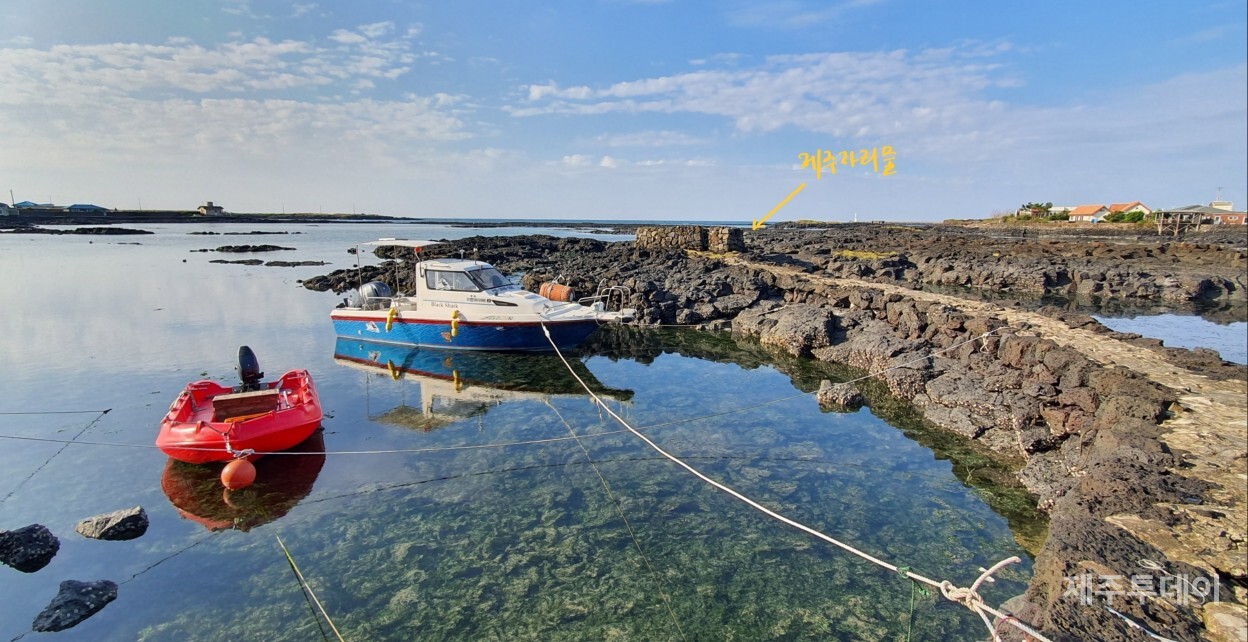 제주자리: 돌담을 쌓은 곳이 제주자리물, 배가 있는 곳이 제주자리입니다. (사진=고승욱)