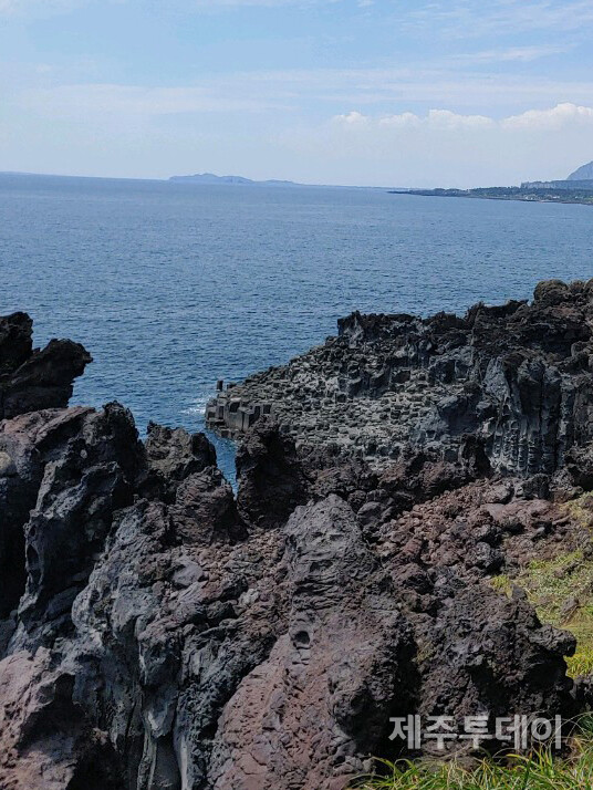 이제 ‘아즌덕’ 열두 조각 중 하나만이 남았습니다. (사진=강옥래)