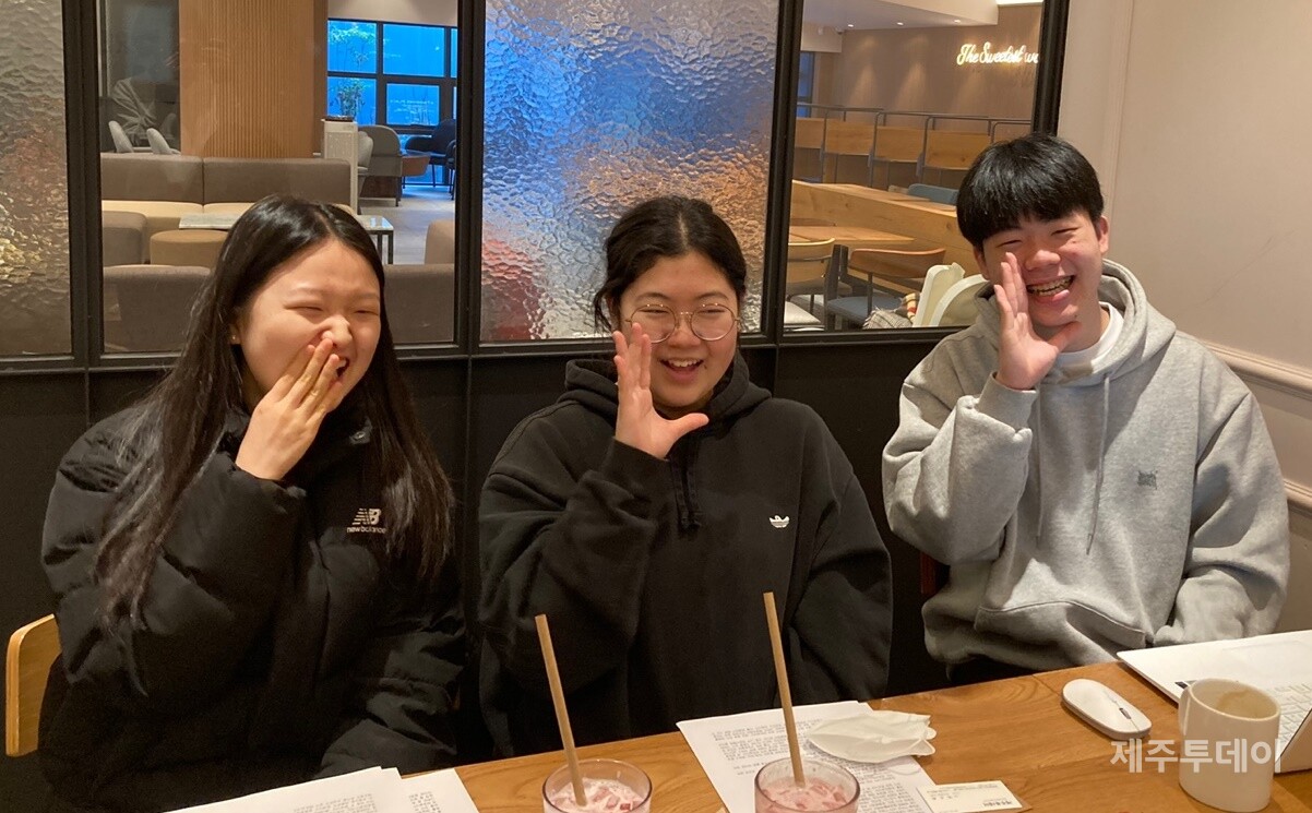 왼쪽부터 이현지 오은솔 정근효. (사진=박소희 기자)