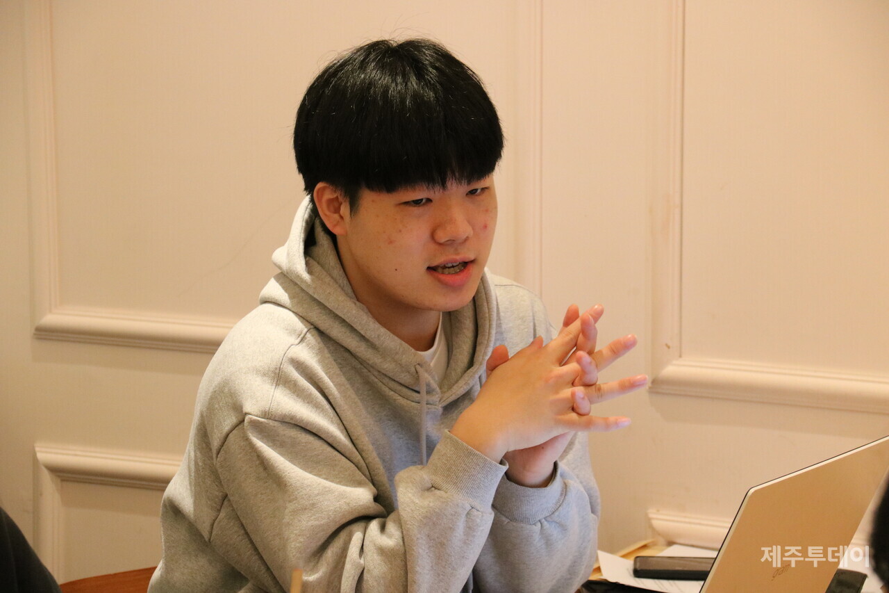 제주청소년기후평화행동을 조직한 정근효 (사진=박지희 기자)