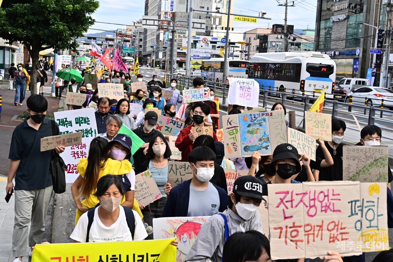 지난해 9월24일 제주시청 일대에서 '924 기후정의행진'이 열리고 있다. (사진=이길훈)