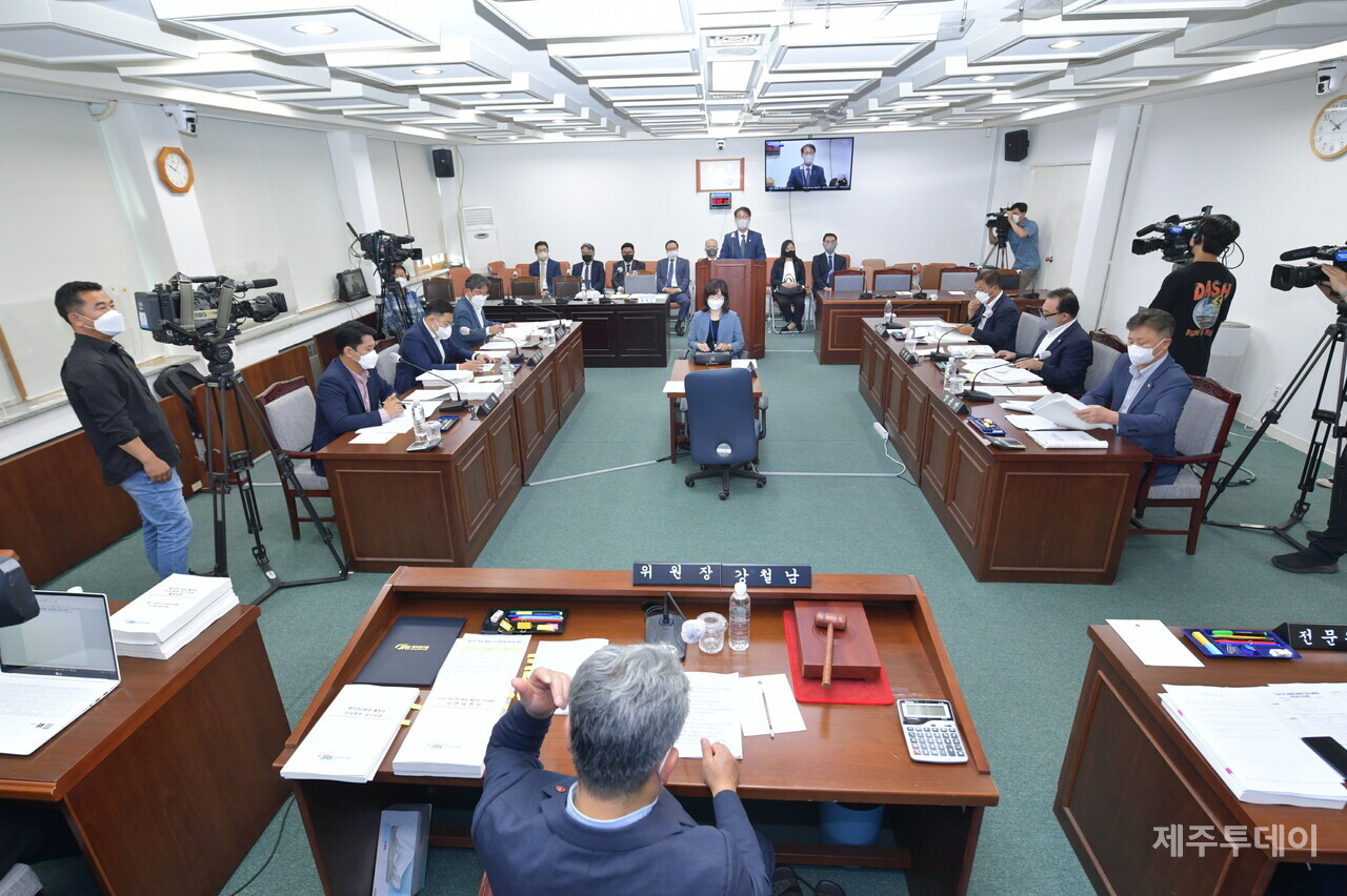 행정자치위원회 (사진=제주도의회)