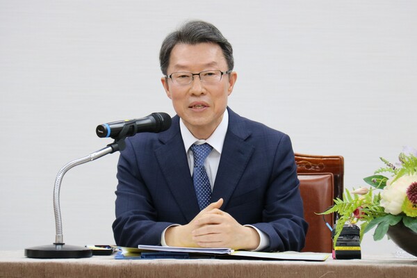 14일 제주지법 대회의실에서 김수일 신임 제주지방법원장 기자간담회가 열렸다. (사진=박지희 기자)