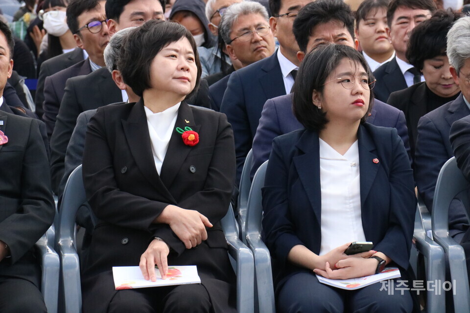 3일 오전 제75주년 4·3희생자 추념식이 제주4·3평화공원 위령제단과 추념광장에서 봉행됐다. 왼쪽은 이정미 정의당 대표. (사진=김재훈 기자)