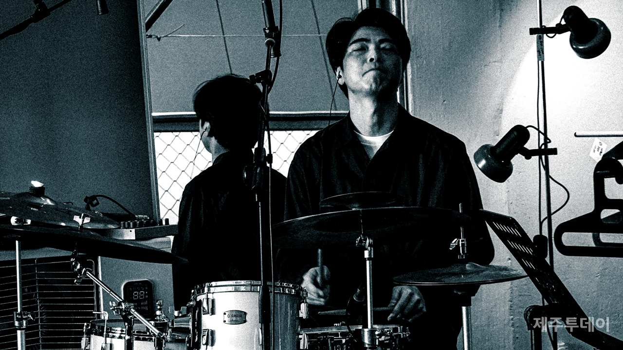 연주하는 시크릿 코드 멤버. (사진=락하두)