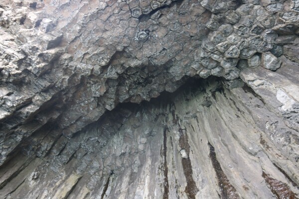 서귀포시 서귀동 소재 범섬 해식동굴 천장. (사진=박지희 기자)