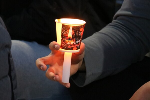 제주민중연대와 제주시민사회단체연대회의, 공안탄압저지 및 민주수호 제주대책위는 전날인 9일 오후 7시 제주시청 민원실 앞에서 '윤석열정권 심판 도민대회'를 개최했다.  (사진=박지희 기자)