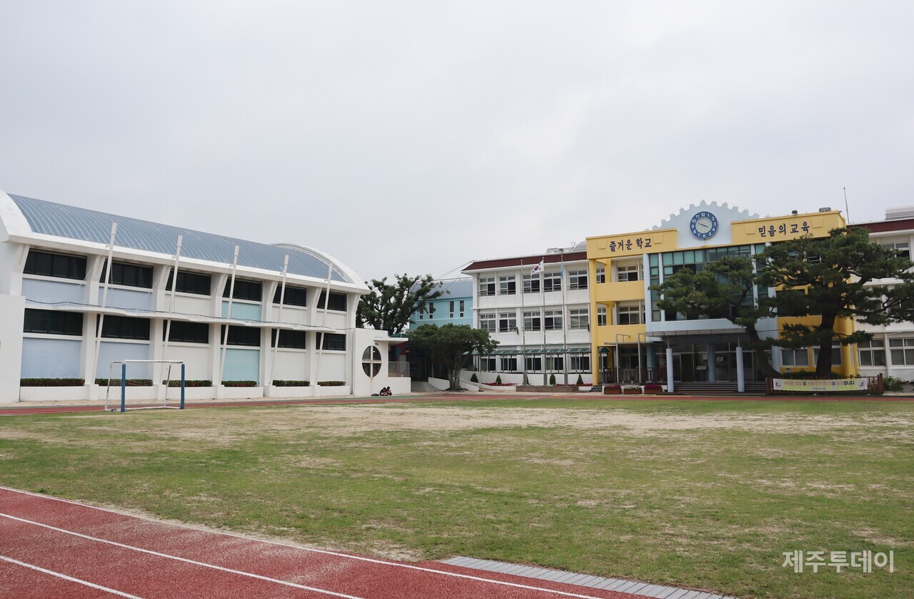 지난 17일 촬영한 서귀포시 남원읍에 위치한 남원초등학교. (사진=조수진 기자)