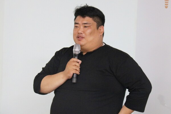 제주투데이와 녹색연합 공동주최로 지난달 31일 제주시회적경제지원센터 1층 몬딱회의실에서 '제주해양포럼 2023' 세번째 자리가 마련된 가운데, 김정도 제주환경운동연합 사무국장이 발제하고 있다. (사진=박지희 기자)