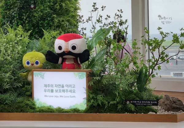 제주공항 대합실에 설치된 캐릭터(사진=김정도 제공)