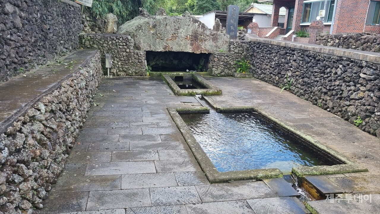 유수암의 용천수는 지금도 수량이 풍부하다. (사진=여연)