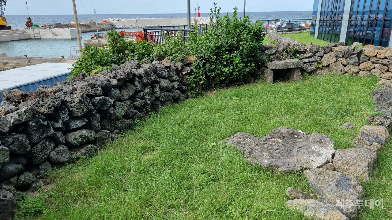 고내리 남당에는 남당 칠머리 개로육서또가 좌정하고 있다. (사진=여연)