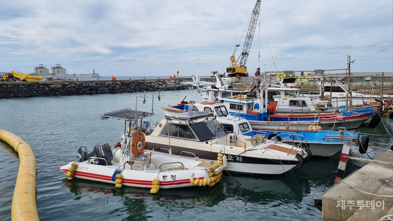 고내포구. 고내리는 수심이 깊은 해안선을 가지고 있어 고깃배들의 항구로 적합하다. (사진=여연)